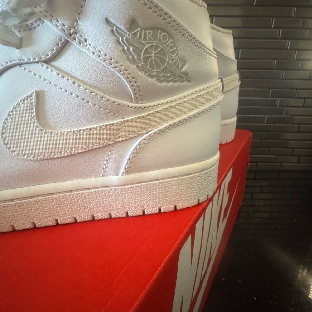 Air Jordan Nike 2017 White High-Top Sneakers - Picture 2 of 7